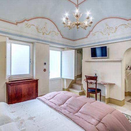 Palazzo Stunis - Dimora Di Charme Bed & Breakfast Остуни Екстериор снимка
