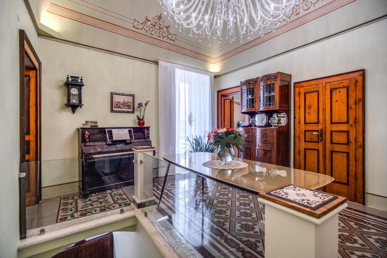 Palazzo Stunis - Dimora Di Charme Bed & Breakfast Остуни Екстериор снимка