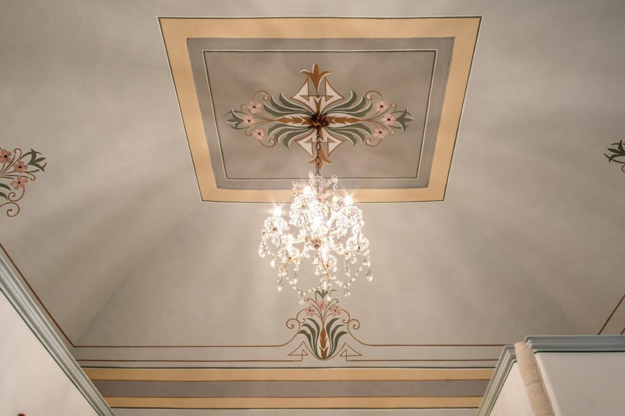 Palazzo Stunis - Dimora Di Charme Bed & Breakfast Остуни Екстериор снимка