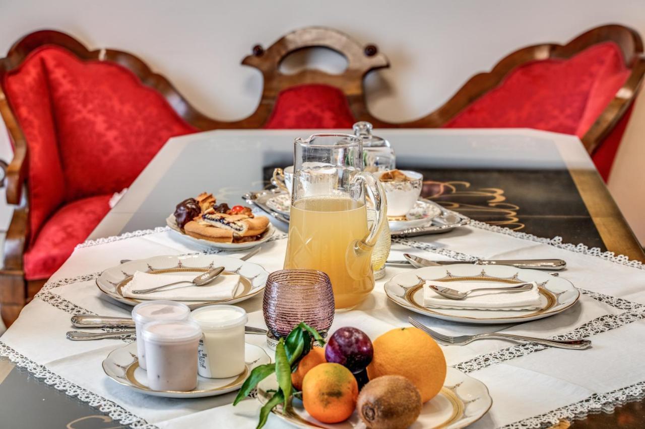 Palazzo Stunis - Dimora Di Charme Bed & Breakfast Остуни Екстериор снимка