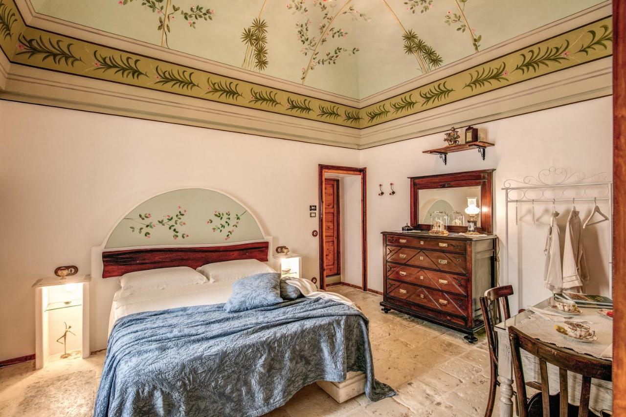 Palazzo Stunis - Dimora Di Charme Bed & Breakfast Остуни Екстериор снимка