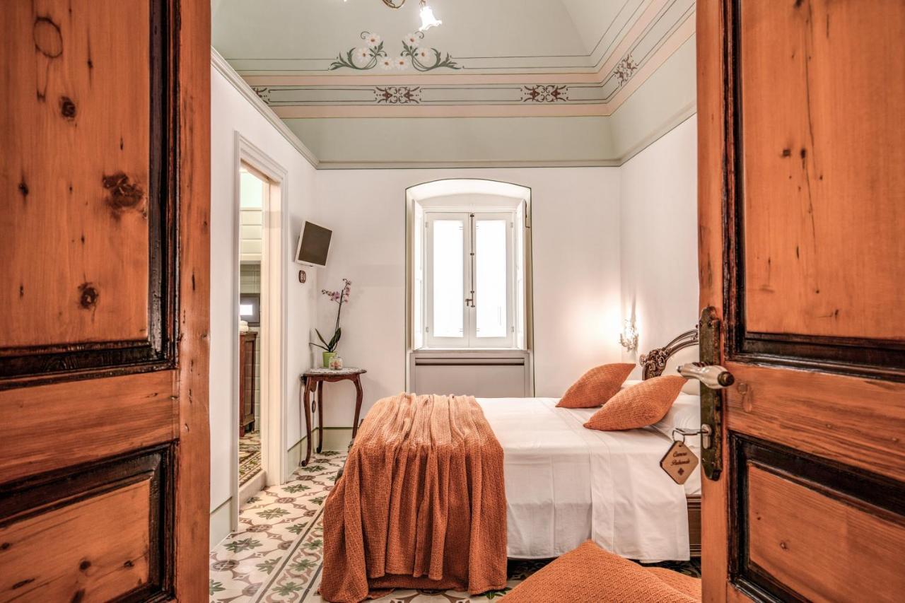 Palazzo Stunis - Dimora Di Charme Bed & Breakfast Остуни Екстериор снимка