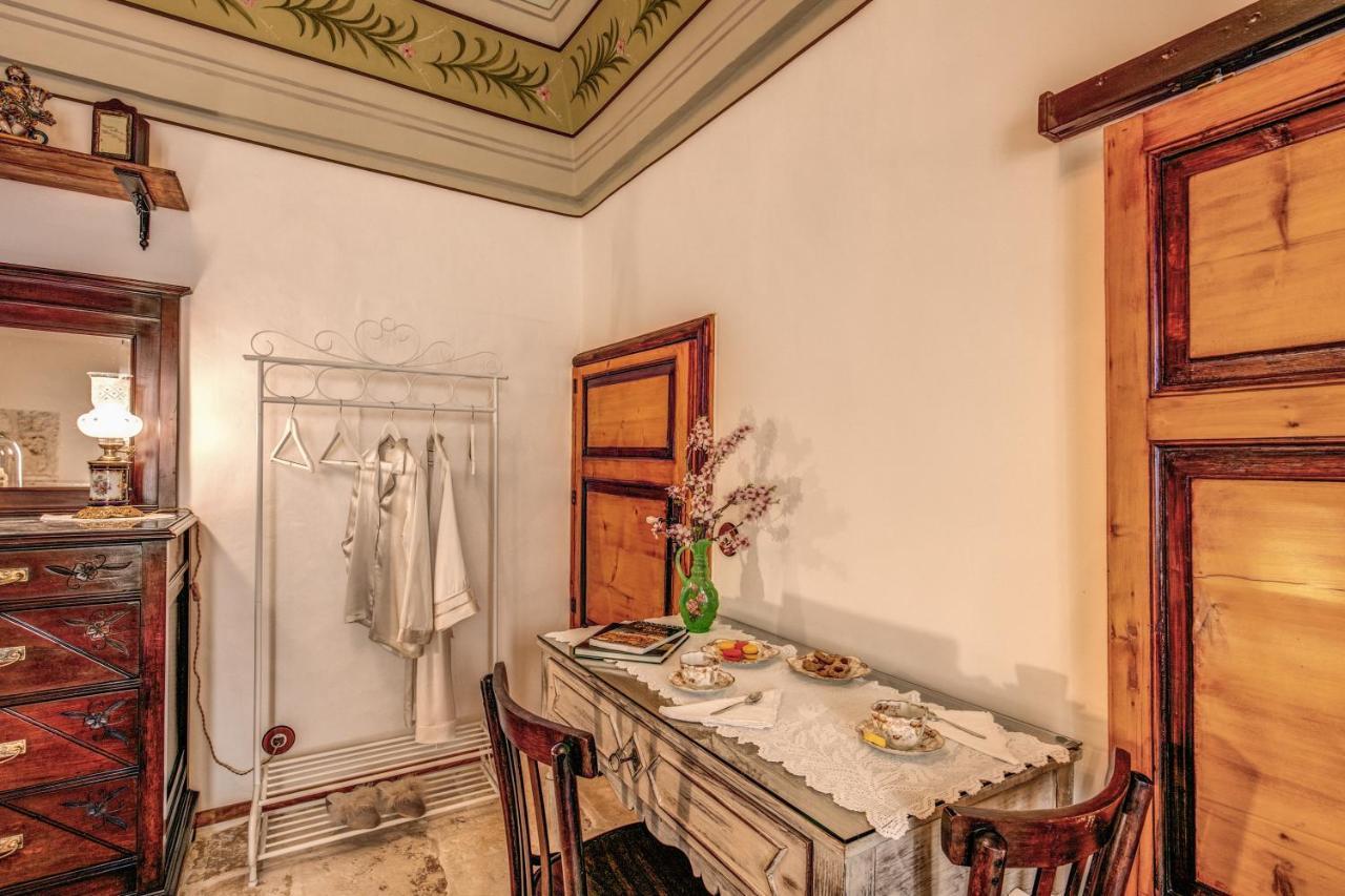 Palazzo Stunis - Dimora Di Charme Bed & Breakfast Остуни Екстериор снимка